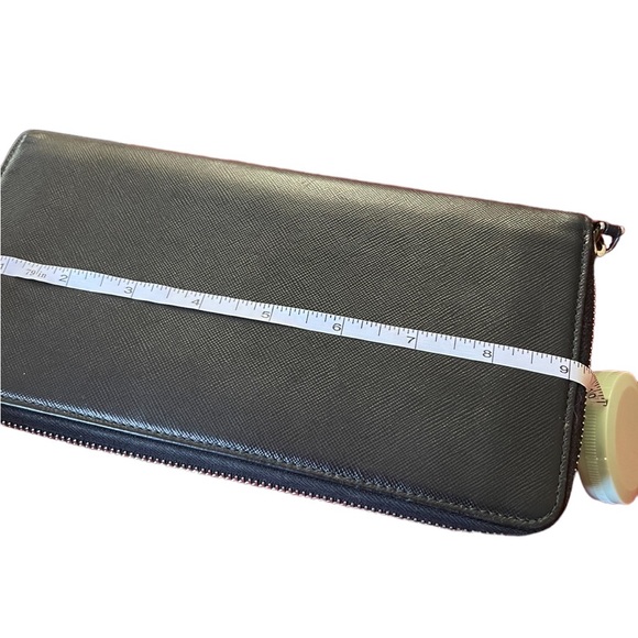 UNISEX Prada Black Saffiano Leather Travel/Organizer Zip Wallet/Chain 2M1220 EUC - Picture 13 of 16